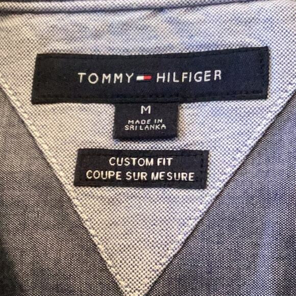 Tommy Hilfiger Men’s Medium Button Down Shirt in Excellent Preowned Condition - Picture 3 of 5